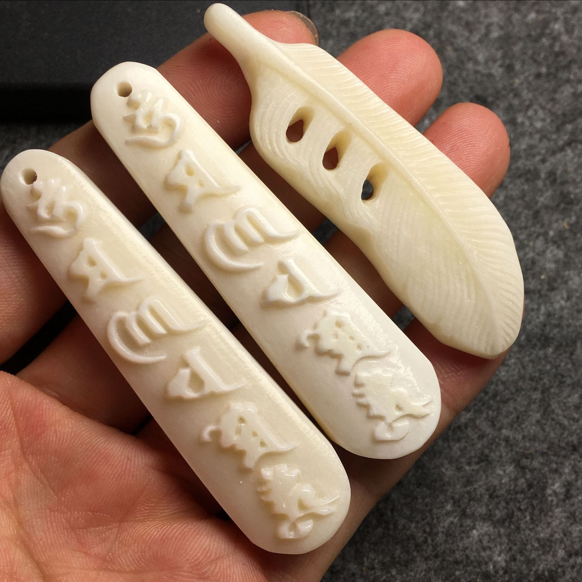 天然鹿骨雕刻羽毛六字真言背云卡子佛珠配饰