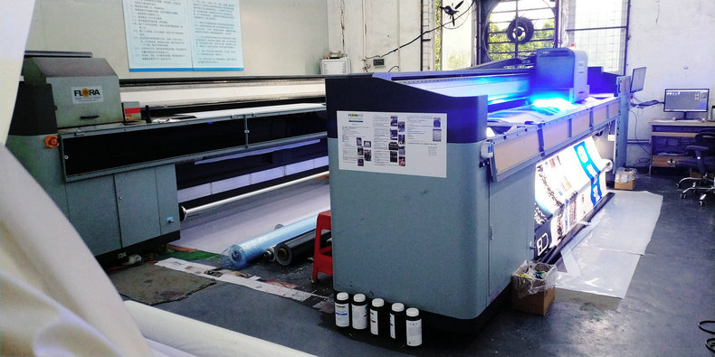 2米宽幅内) 4米-5米宽幅的是18元/平方, 有图案的高清喷绘软膜天花