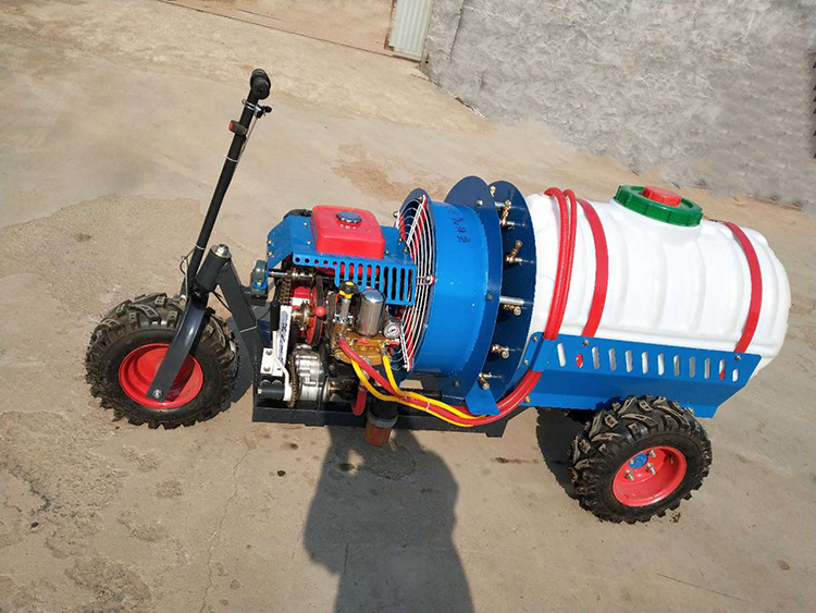 苹果园梨园草莓园果园打药机自走式喷药机风力强大打药效果好