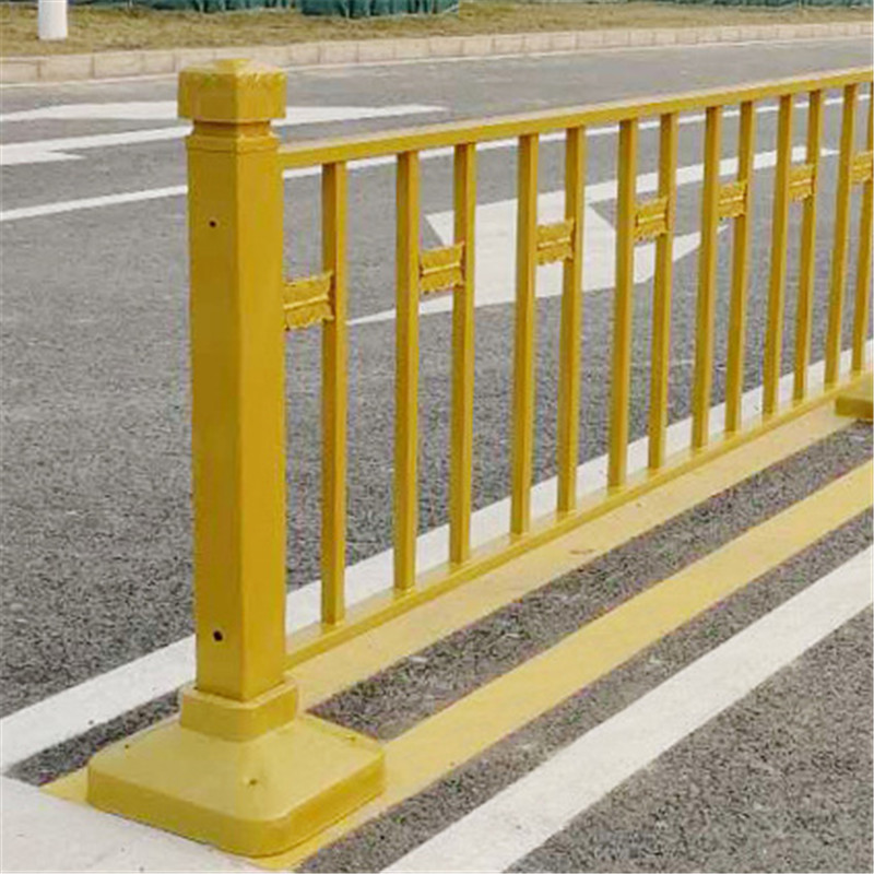 厂家供应黄金护栏 黄金色道路机车隔离栏杆 马路中间隔离栏杆