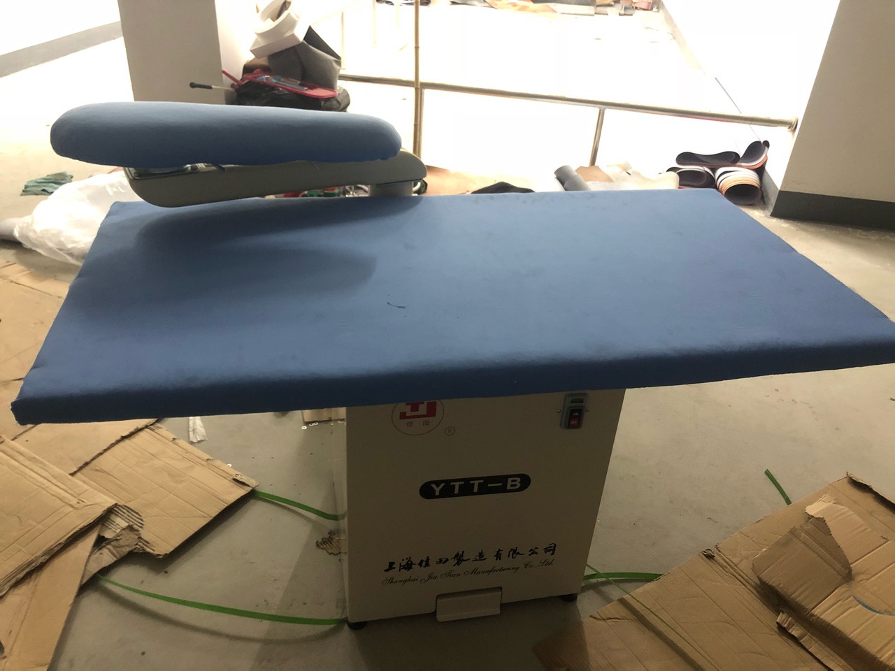 佳田牌吸风烫台