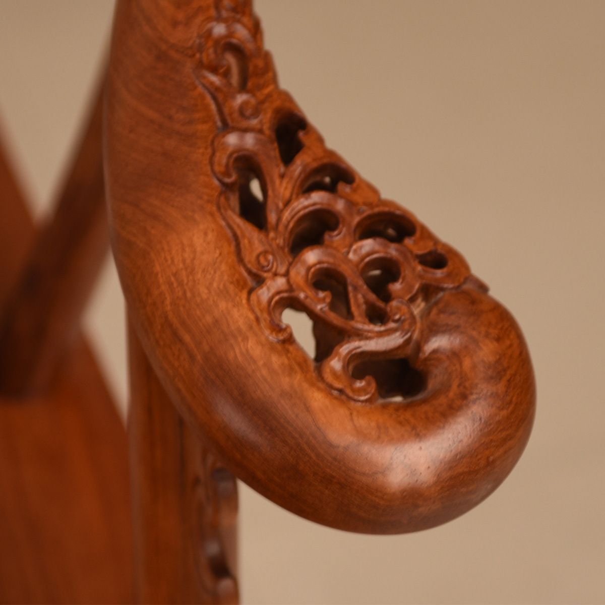 选皇宫椅为什么要看扶手?