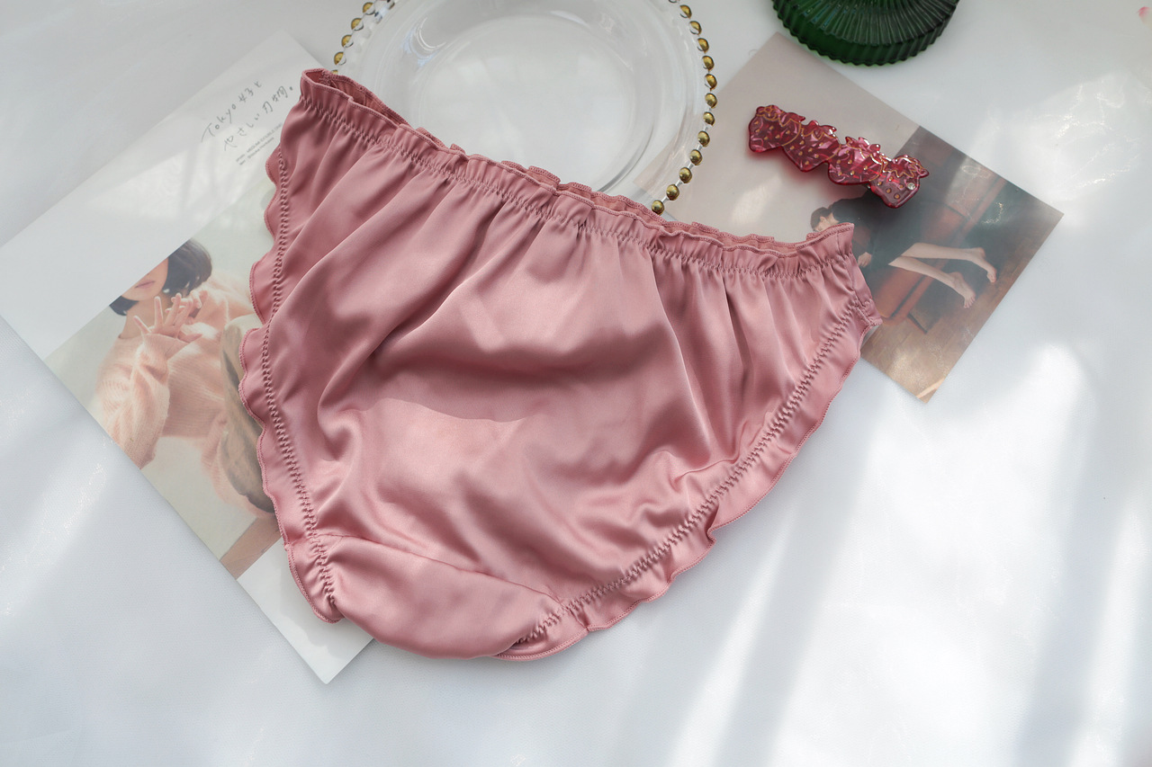 丝质简约版仿真丝亮光面料中腰三角裤轻熟女内裤大连外贸工厂直销