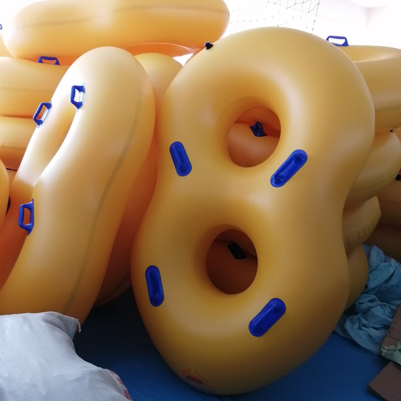 定制pvc充气皮筏 水上乐园吹气游乐玩具双人8字滑水游泳圈