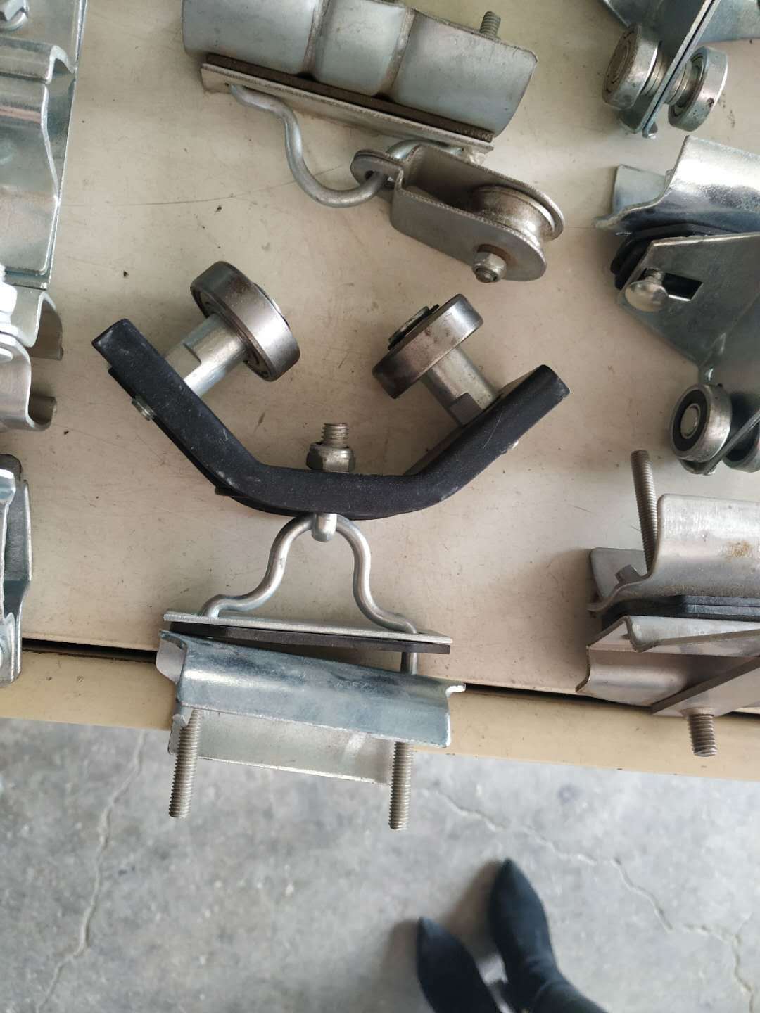 c型电缆滑轨c型钢电缆滑车勤工滑导全套设备球面接触灵活稳固均匀