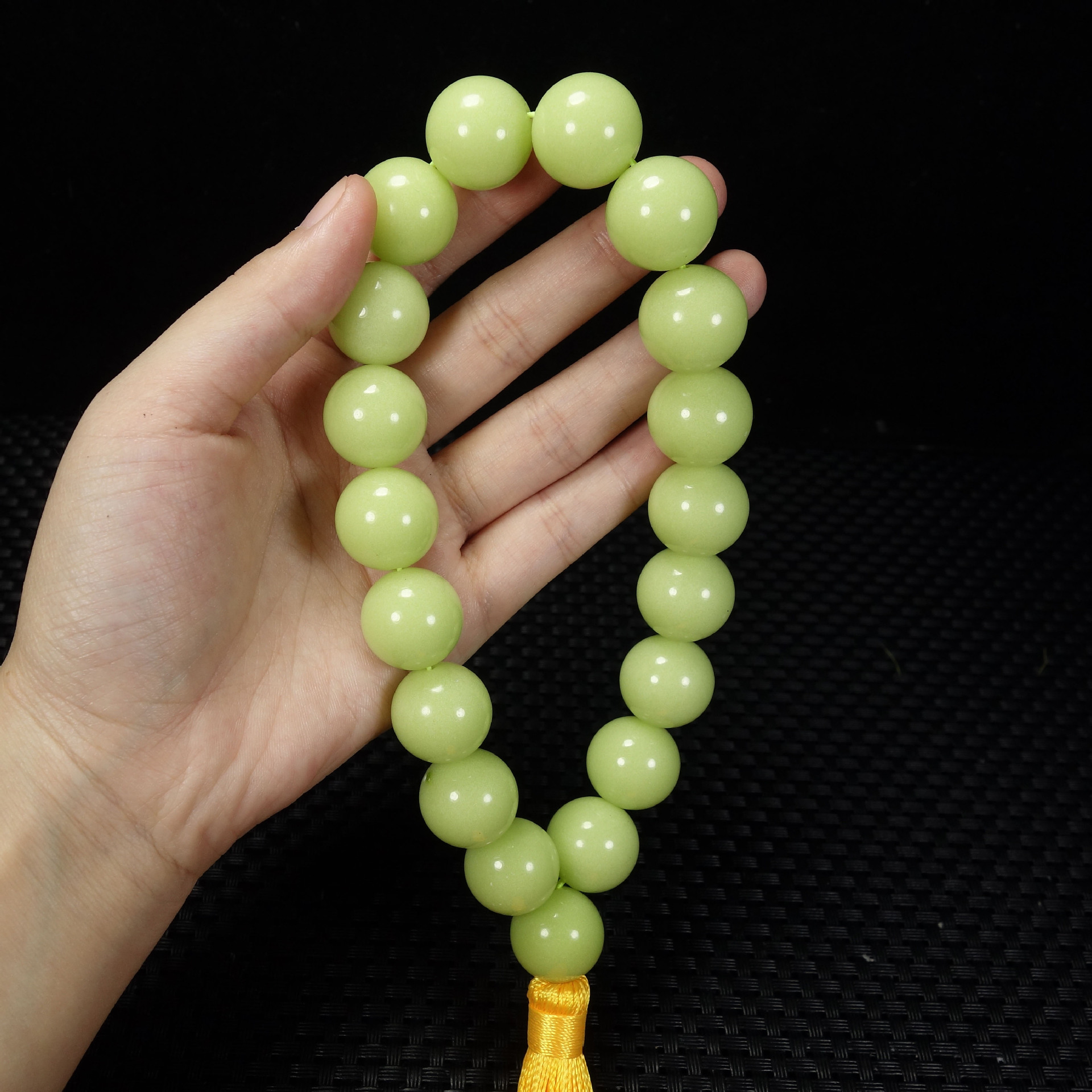 萤石夜明珠单圈手链夜光原石发光手持情侣款黄色夜光石车挂饰品