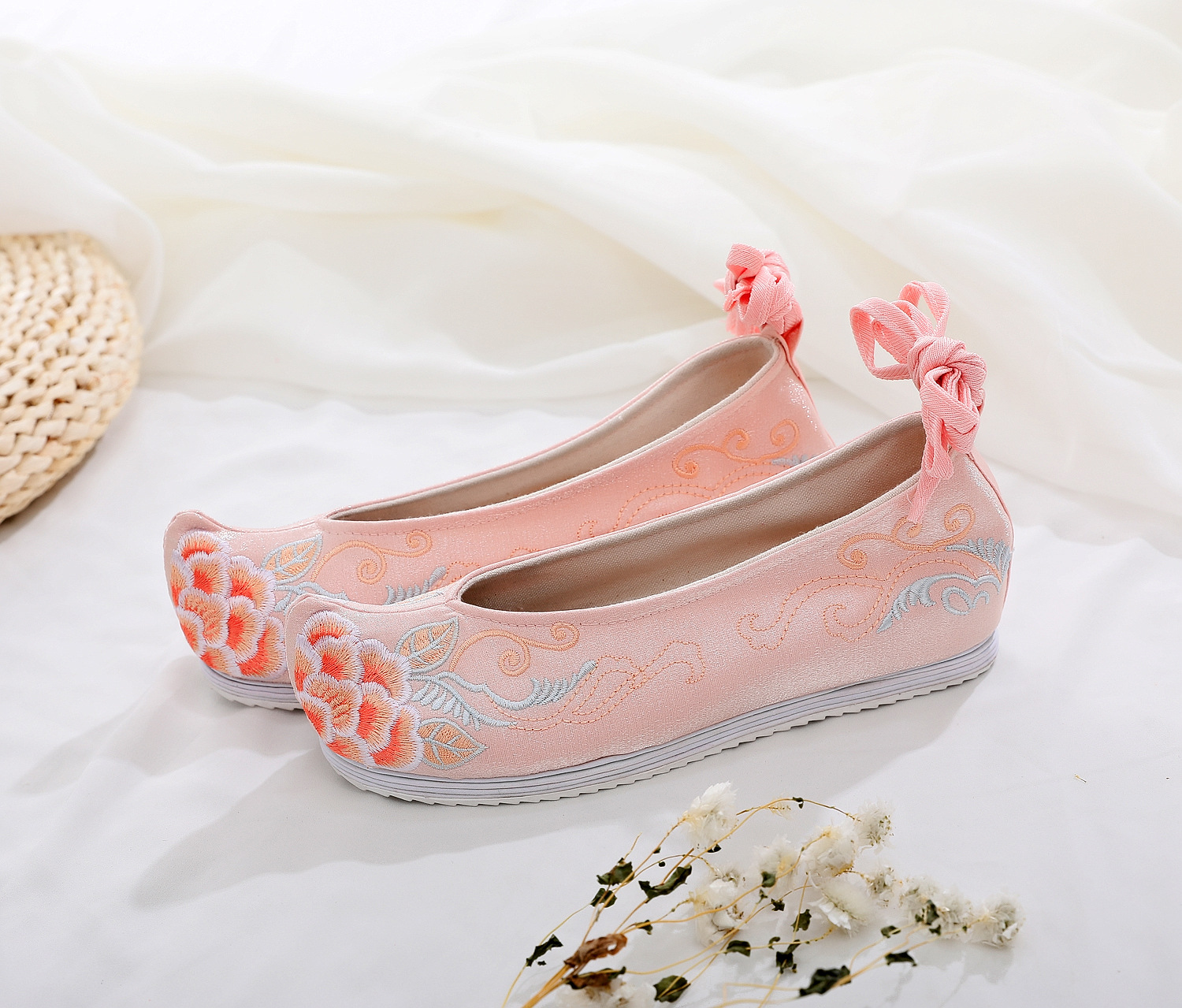 清欢2019秋款汉服鞋子绣花鞋女古风超仙内增高布鞋千层底弓鞋