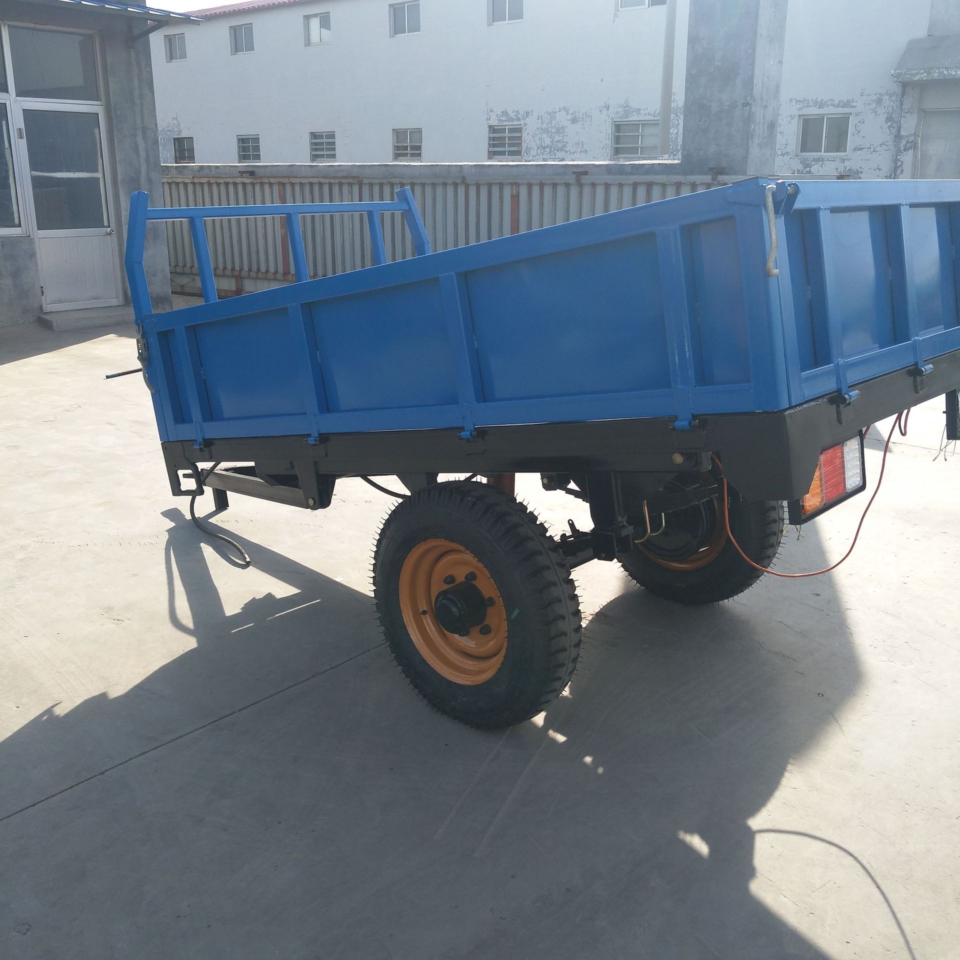 量(100部可售)立即订购加入进货单买家服务支付方式双轴拖拉机车斗