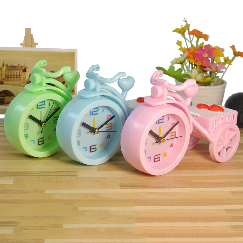 创意小三轮车闹钟学生创意卧室床头钟儿童简约塑料时钟家居装饰钟