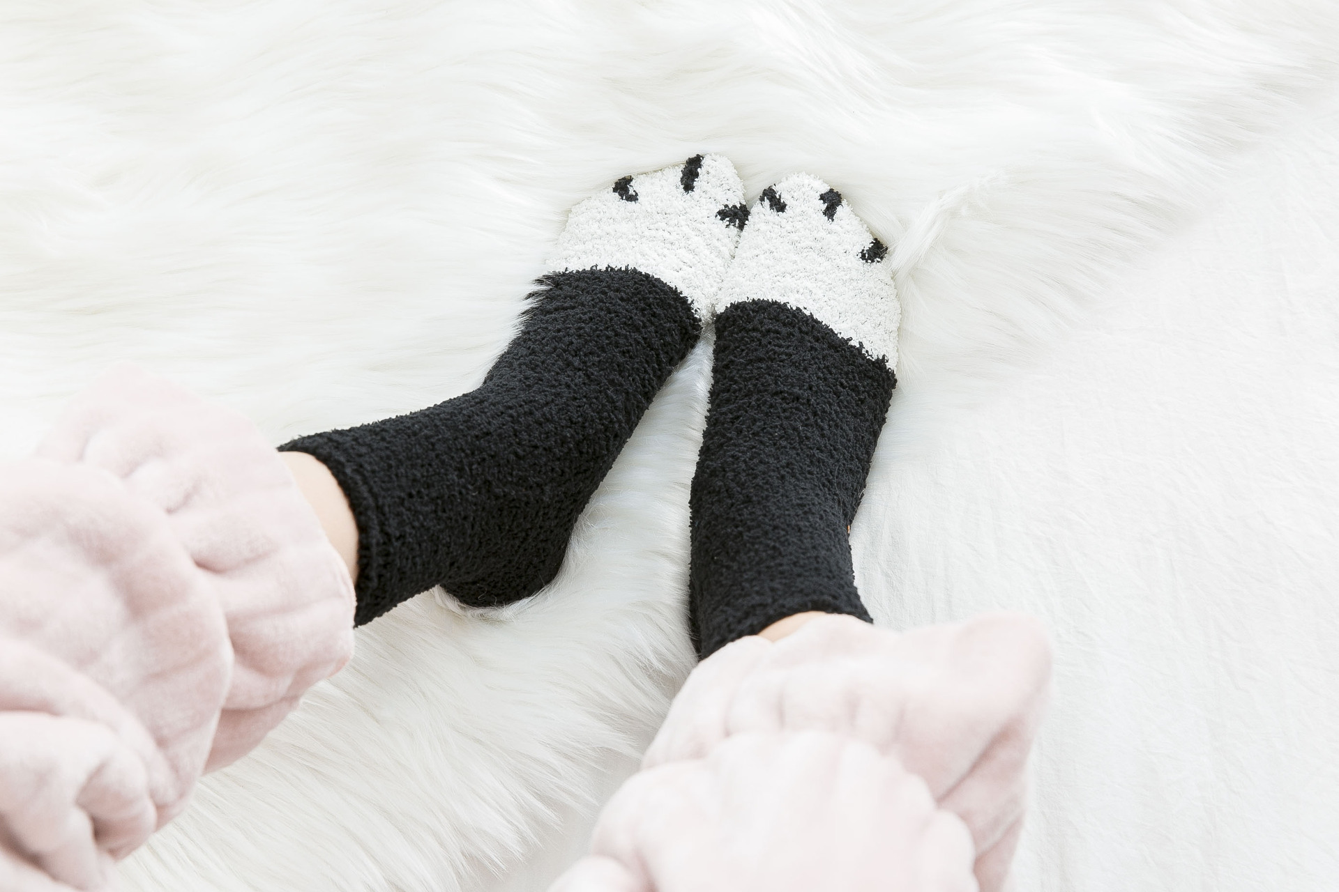 脚底硅胶防滑猫爪袜女加厚珊瑚绒睡眠袜家居袜子点胶猫爪地板袜