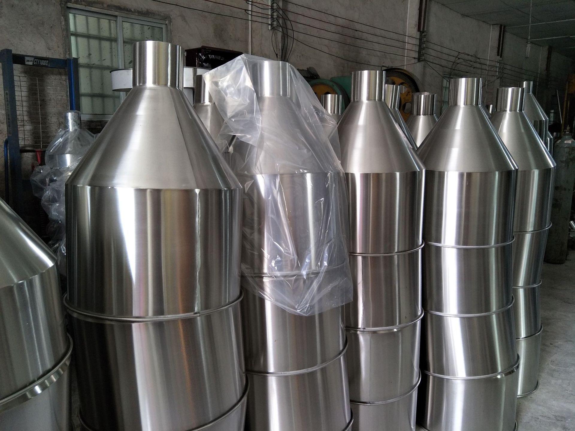 注塑机不锈钢储料桶 不锈钢圆形料斗 下料桶 落料器 定做料斗