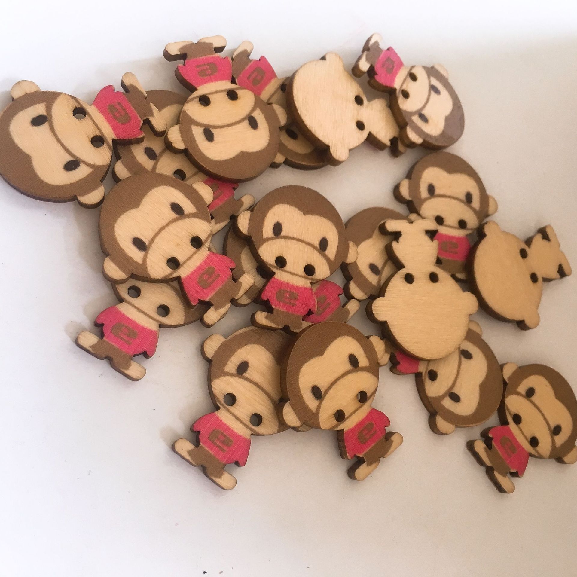 新款木质动物卡通纽扣 diy手工材料包辅料 儿童卡通木制纽扣