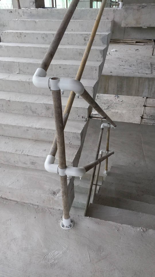 工地临时楼梯扶手连接管件 定型化临边防护连接件 48钢管护栏塑料