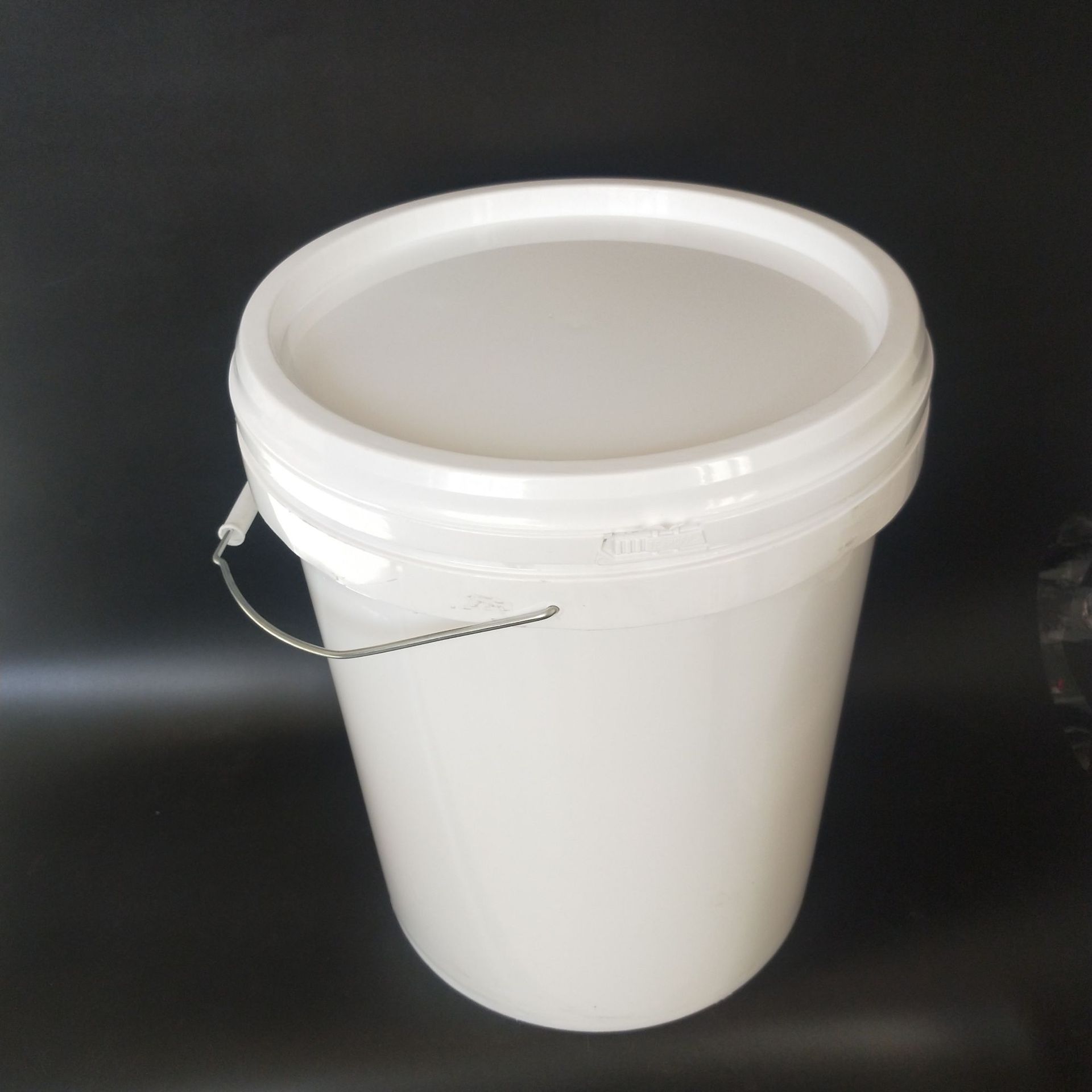 可设计图案加厚塑料桶 批发20l圆形带盖水桶 密封包装桶酱料桶18l