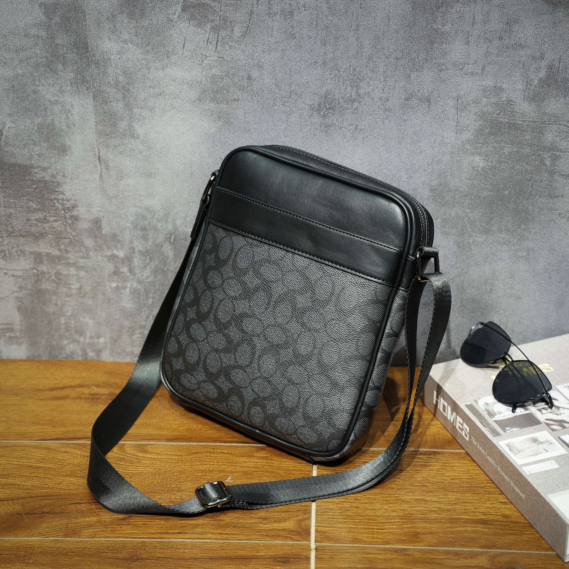 男士包包2019新款时尚单肩包男斜挎休闲商务竖款公文包背包潮潮包