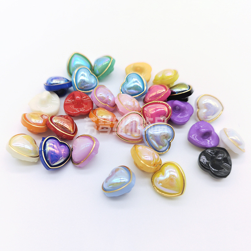 2019年新款 幻彩心形纽扣 优良材质精细工艺时尚设计 厂家直销