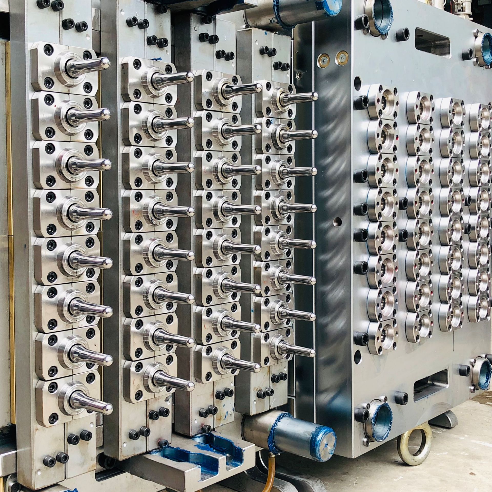 厂家直销 针阀式模具 pet瓶胚模具 瓶胚模具 无胶口模具 定做模具