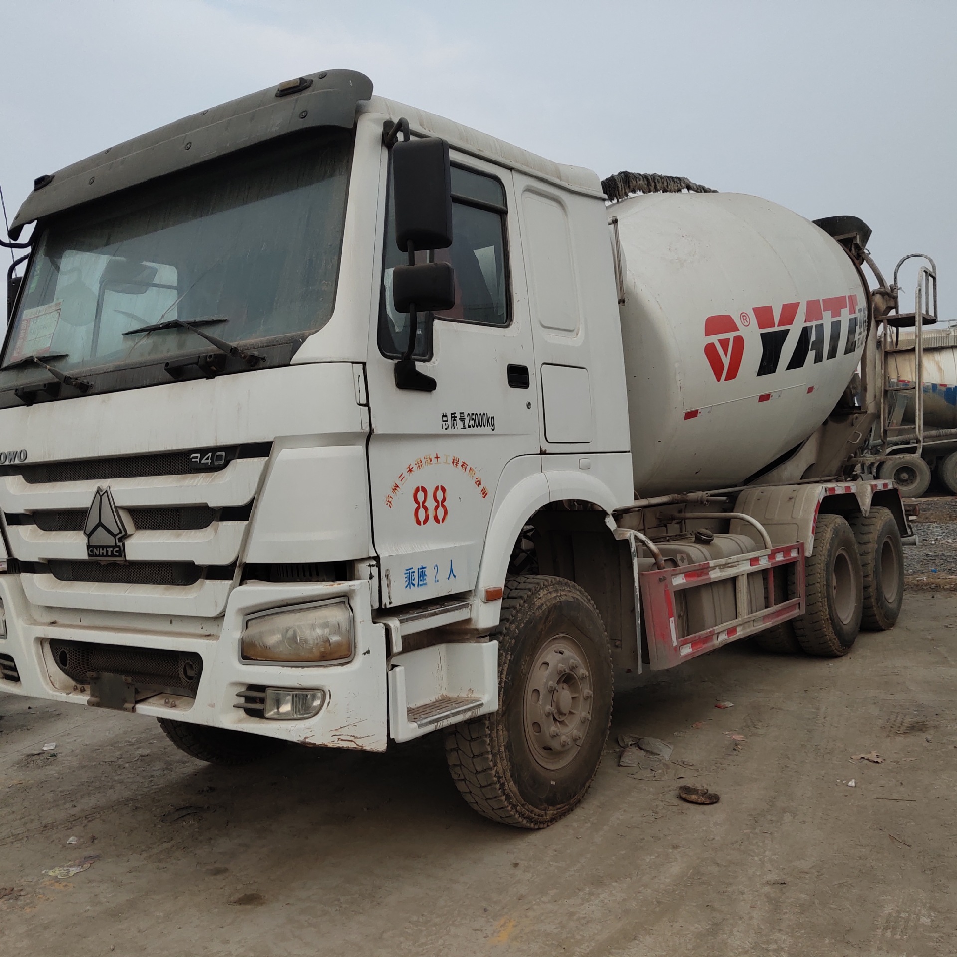 定金预留二手混凝搅拌罐车 大14方水泥搅拌车 重豪沃混凝土商混车