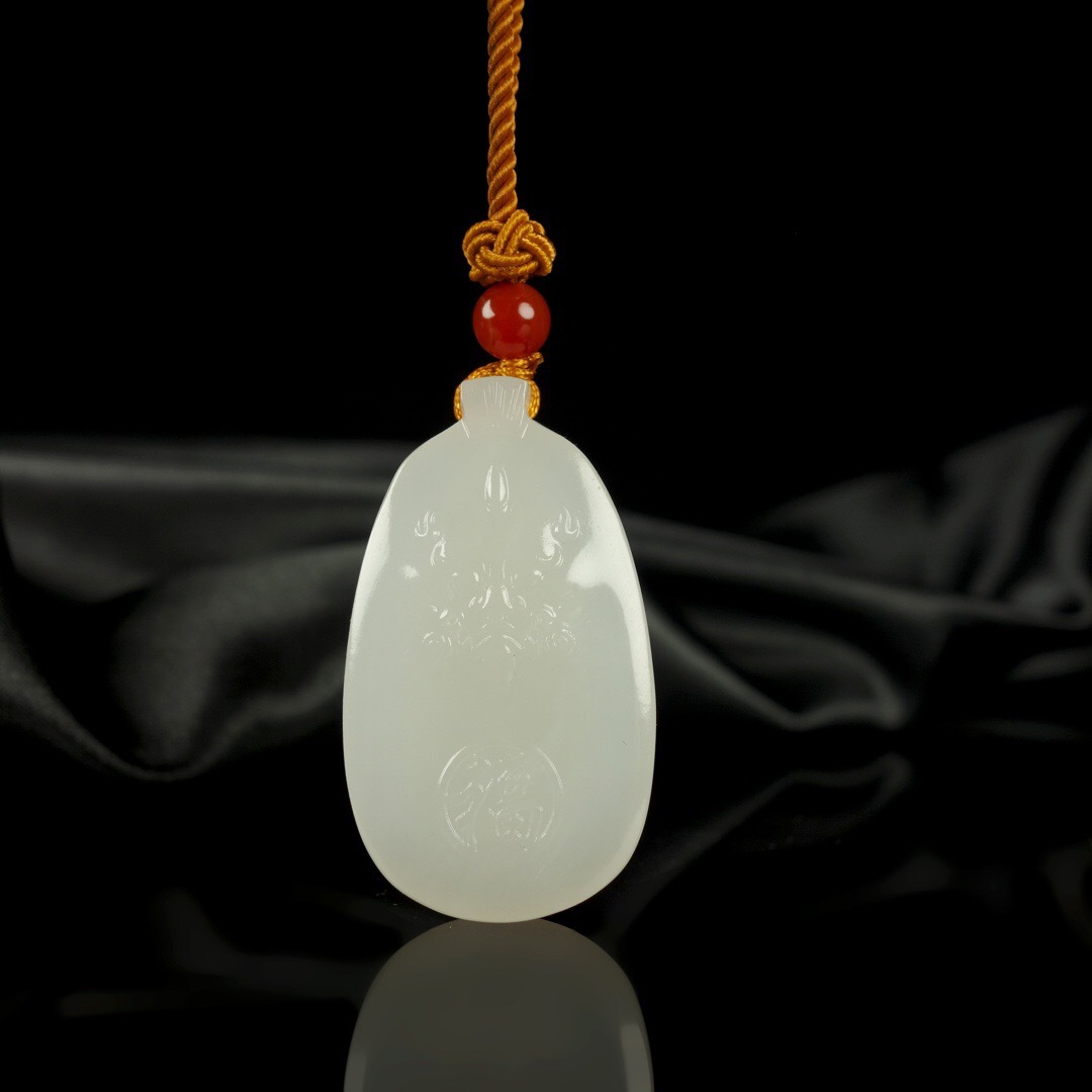 和田玉白玉羊脂玉吊坠 祥福瑞兽椭圆牌子青海料玉牌男女款带证书