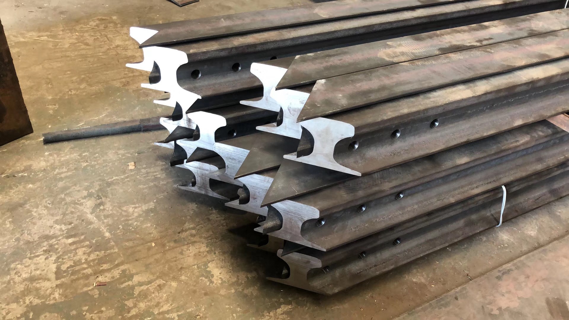 供应各种异型轨 钢轨加工 钢轨切割 钢轨打孔 轻轨 重轨 起重轨