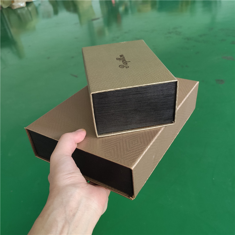厂家定制翻盖首饰盒特种纸烫金击凸压纹长方形包装礼品盒