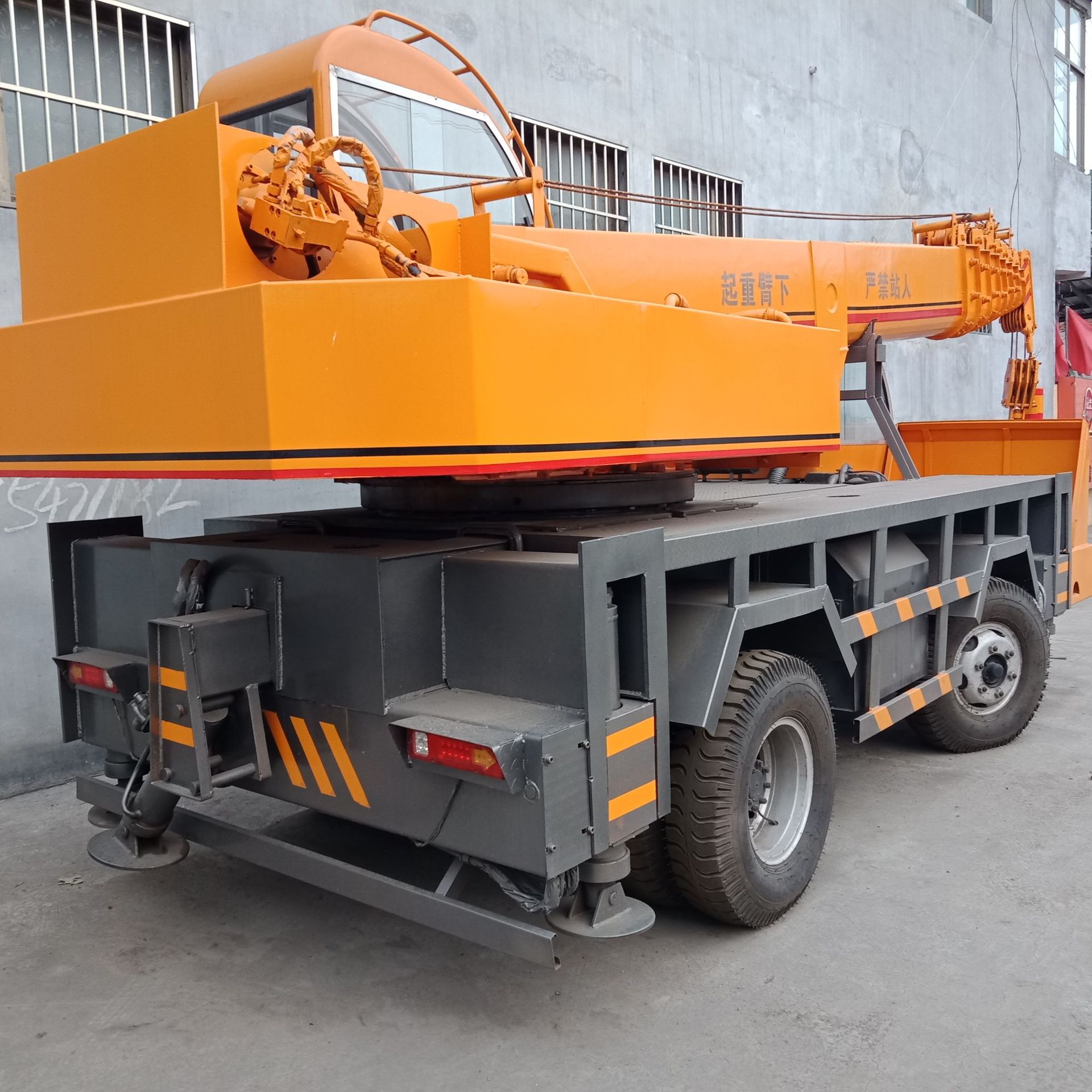 厂家小型汽车吊 5吨三轮吊 时风五征底盘三轮随车吊3吨