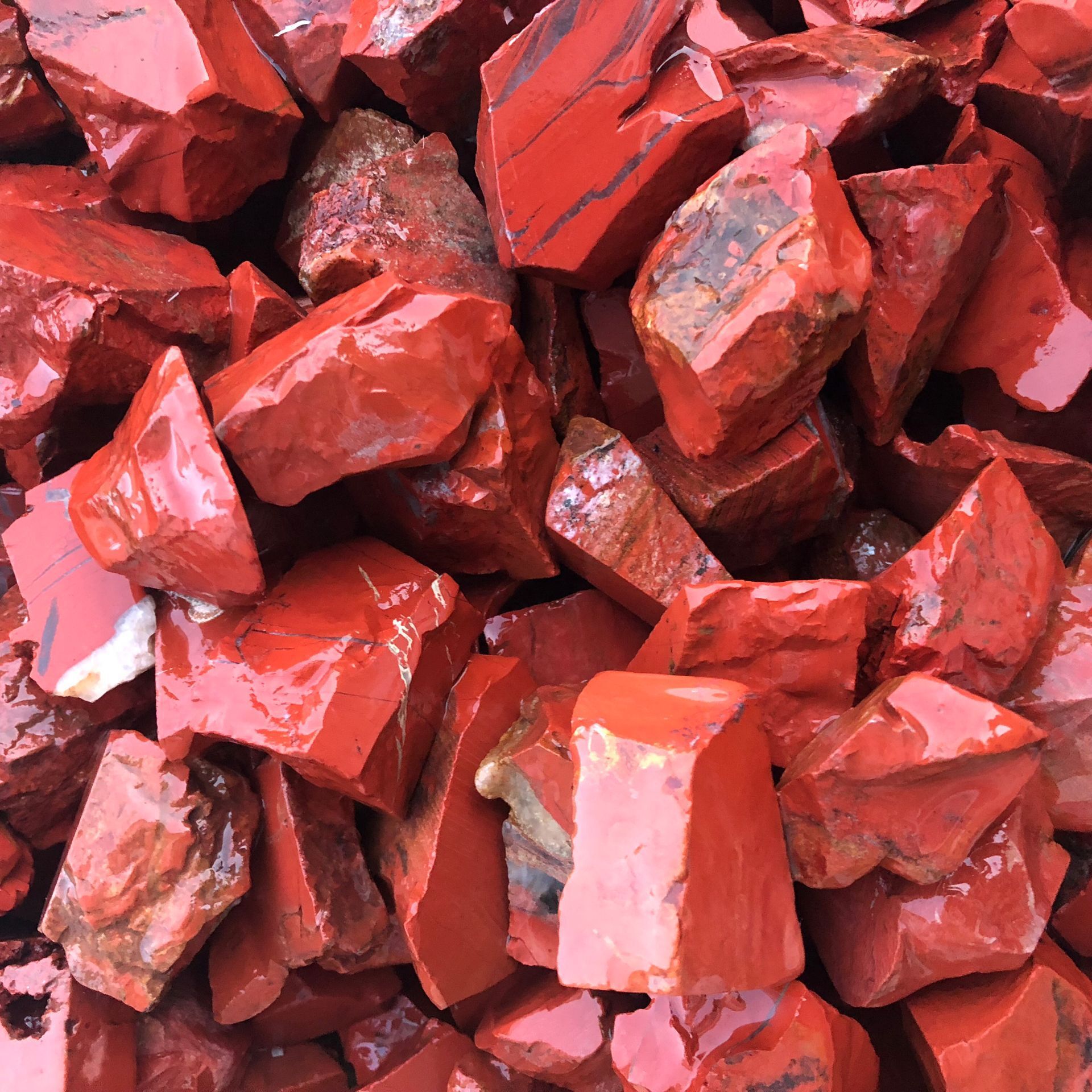 天然j红碧玉鸡血石边角料原石  diy水晶碎石 水晶边角料批发
