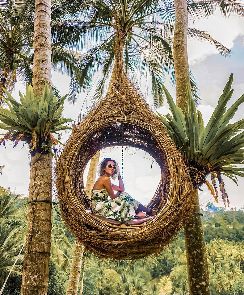 巴厘岛网红鸟巢秋千景区婚纱拍摄道具创意悬挂圆形床户外民宿鸟巢