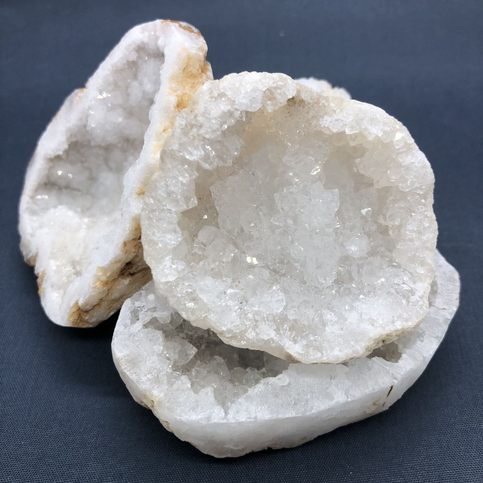 天然白水晶雷公蛋切割聚宝盆摆件批发 水晶洞摆件厂家直销5-8cm