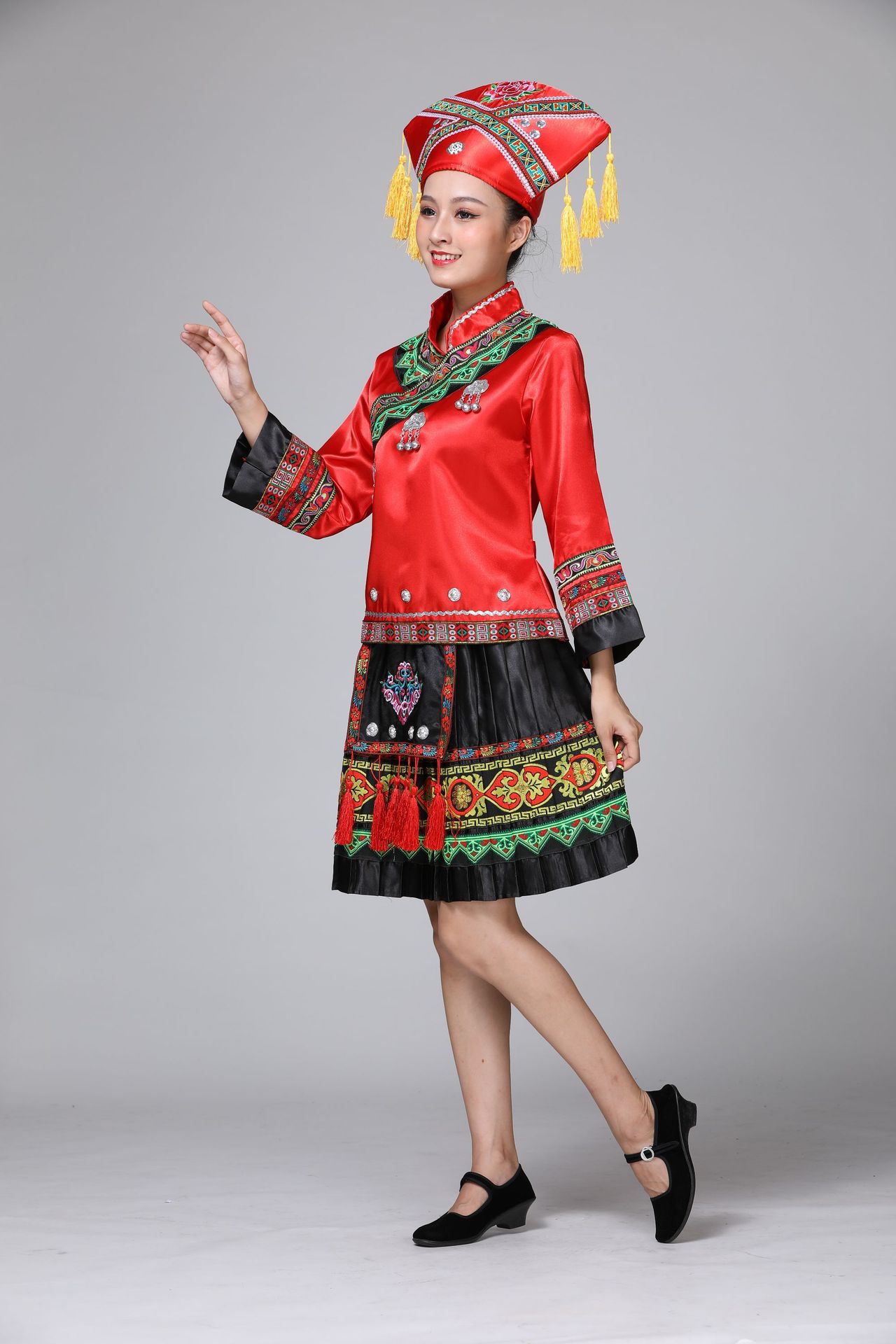 少数民族服女成人广西壮族瑶族舞台表演服苗族彝族瑶族舞蹈三月三