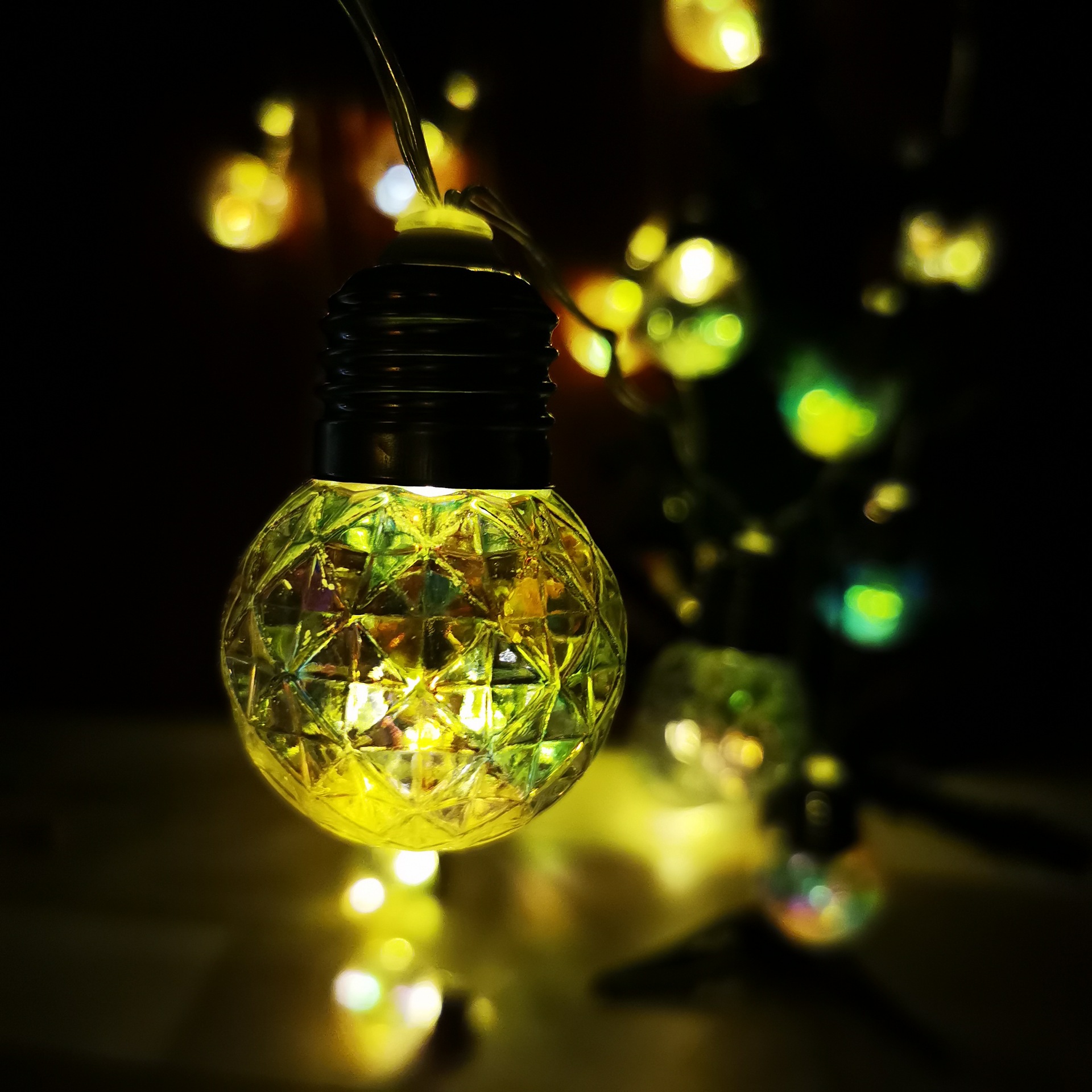 厂家直销新款led圣诞节灯串七彩灯泡螺帽彩灯节日房间室外装饰灯