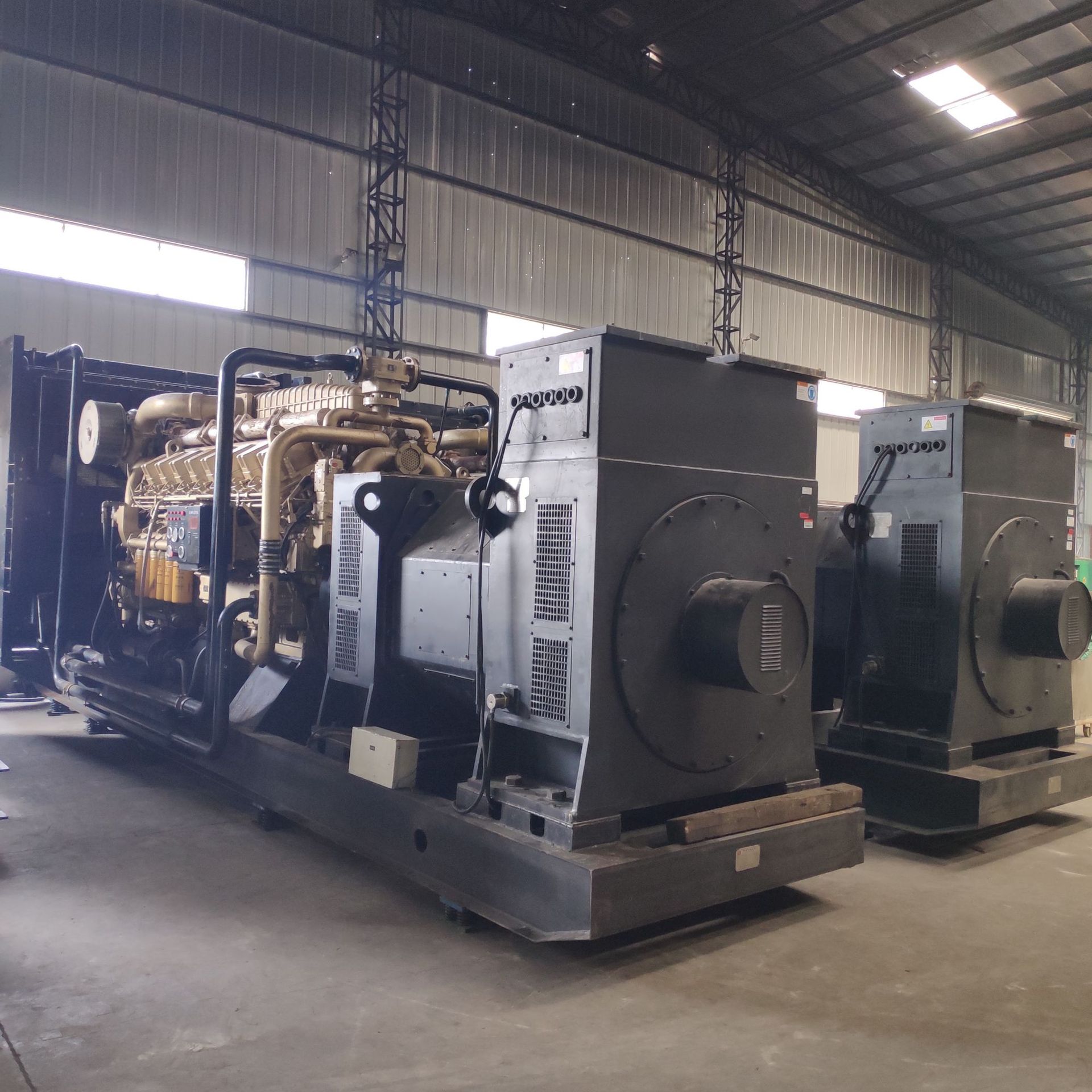 出售2000kw二手大功率发电机组2000kw大型柴油发电机组现货供应