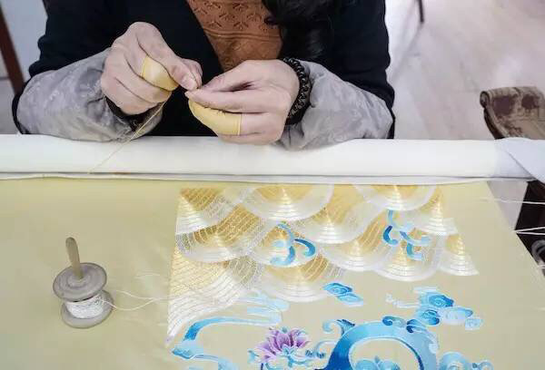 专业刺绣加工定制来料来样绣花加工墙纸绣花旗袍汉服衣服绣花加工