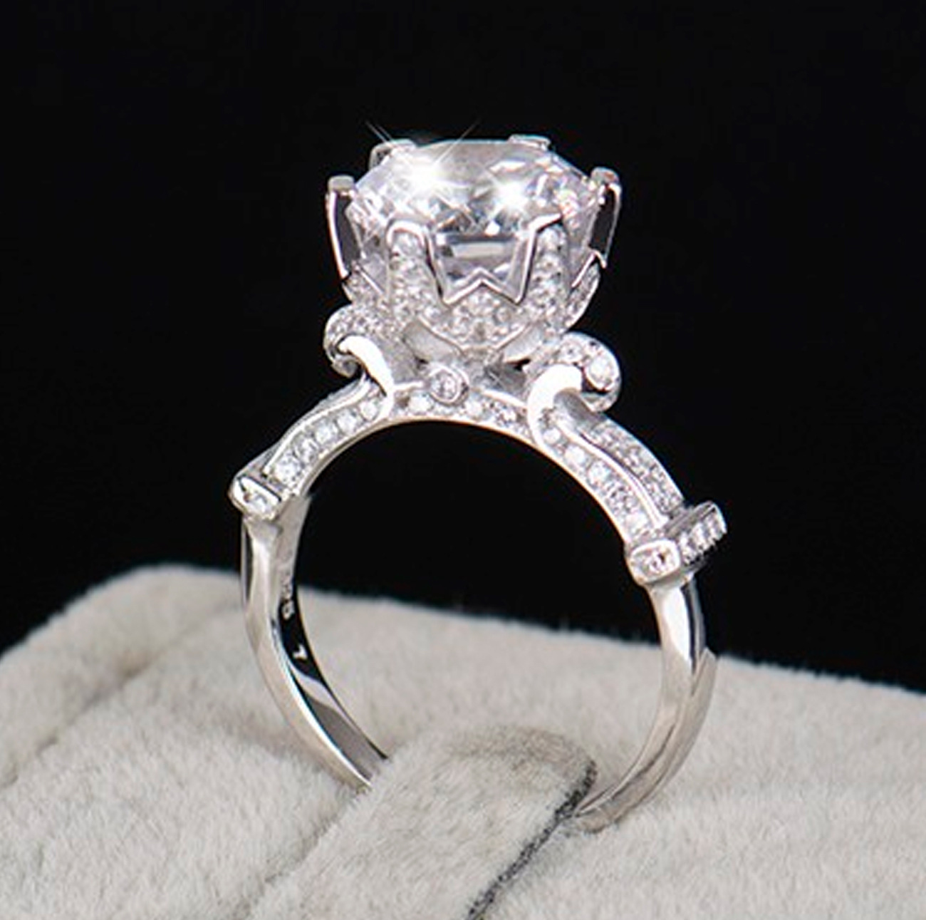 饰品 奢华版群镶 豪华圆形钻戒电镀白金钻石戒指求婚结婚裸钻钻戒