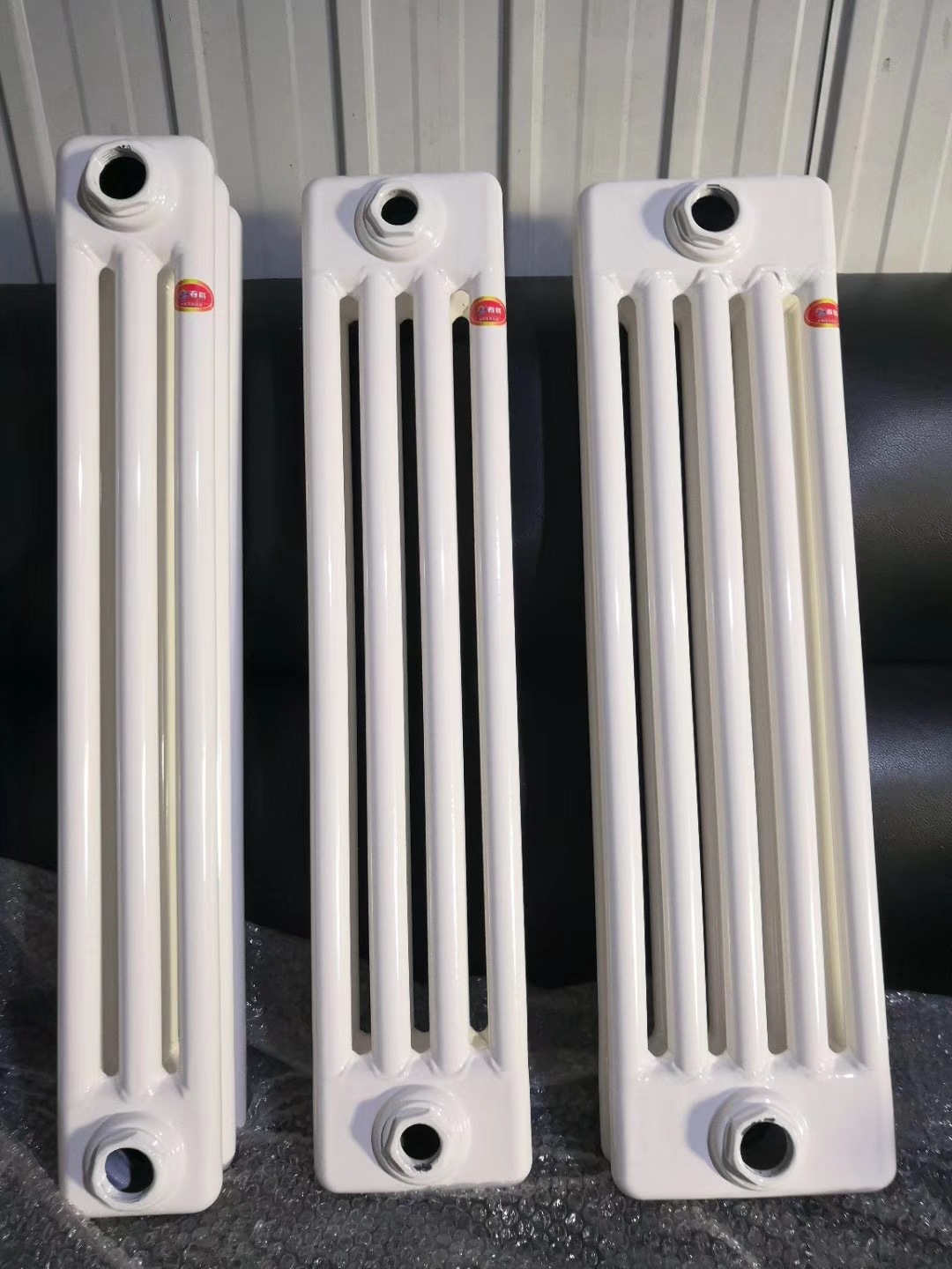 钢制暖气片家用工程车间钢四柱散热器钢制柱形水暖散热器