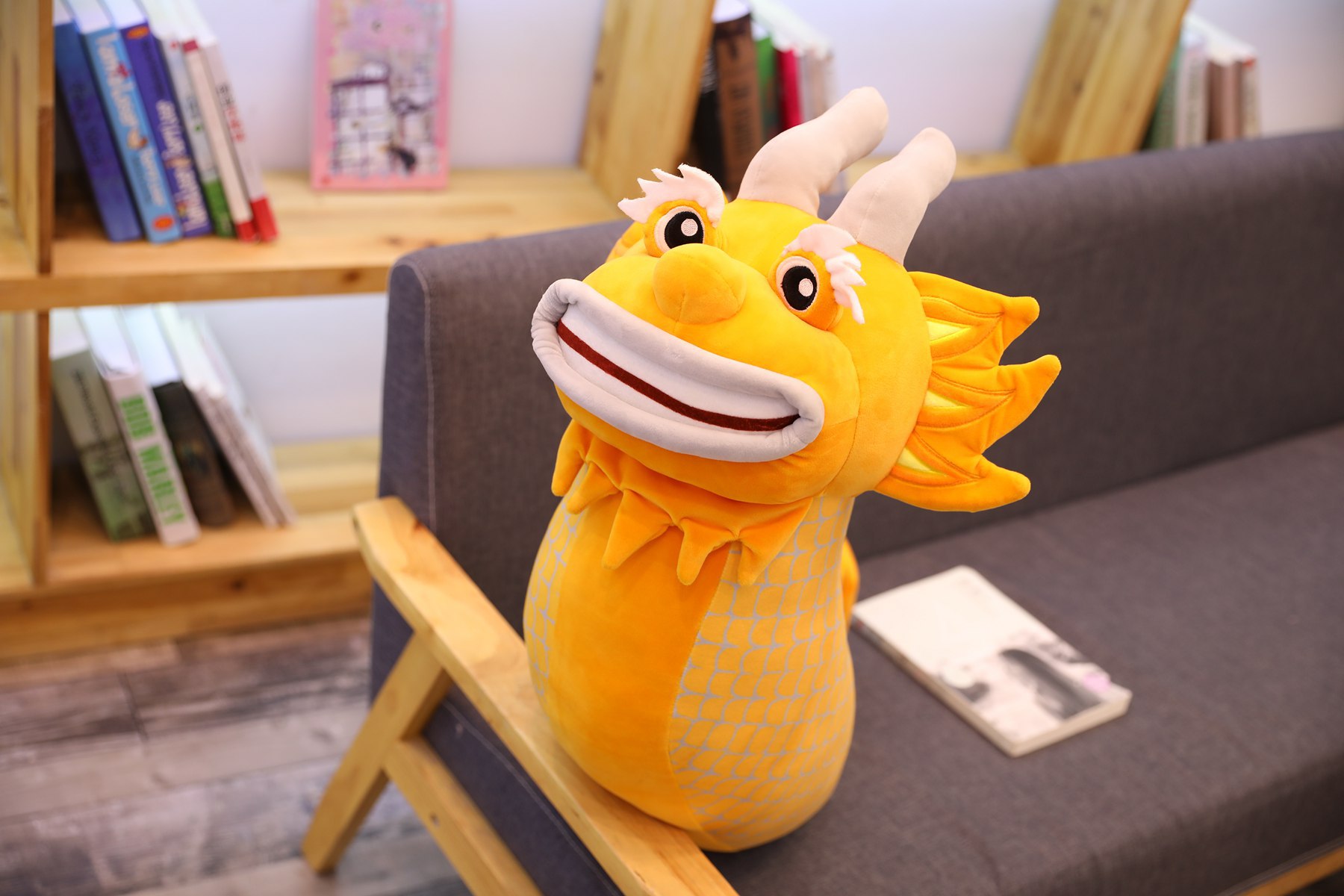 可爱中国龙毛绒玩具龙公仔抱着睡觉抱枕布娃娃玩偶生肖龙年吉祥物