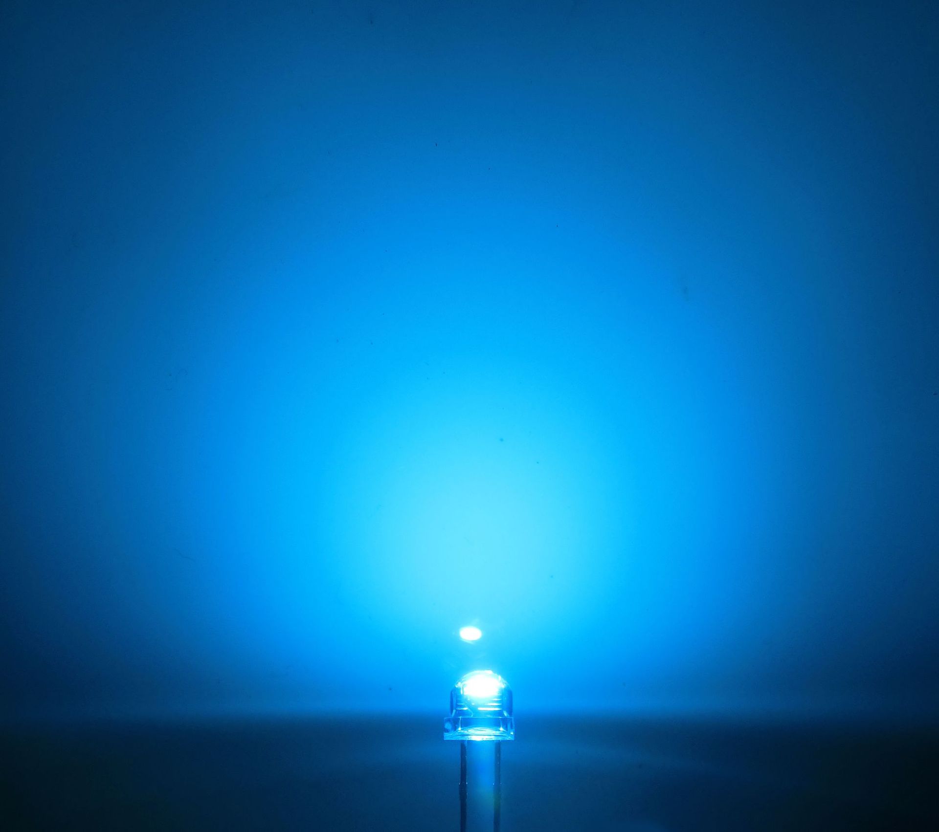 现货供应 5mm草帽冰蓝led灯珠 f5超高亮草帽冰蓝光发光二级管