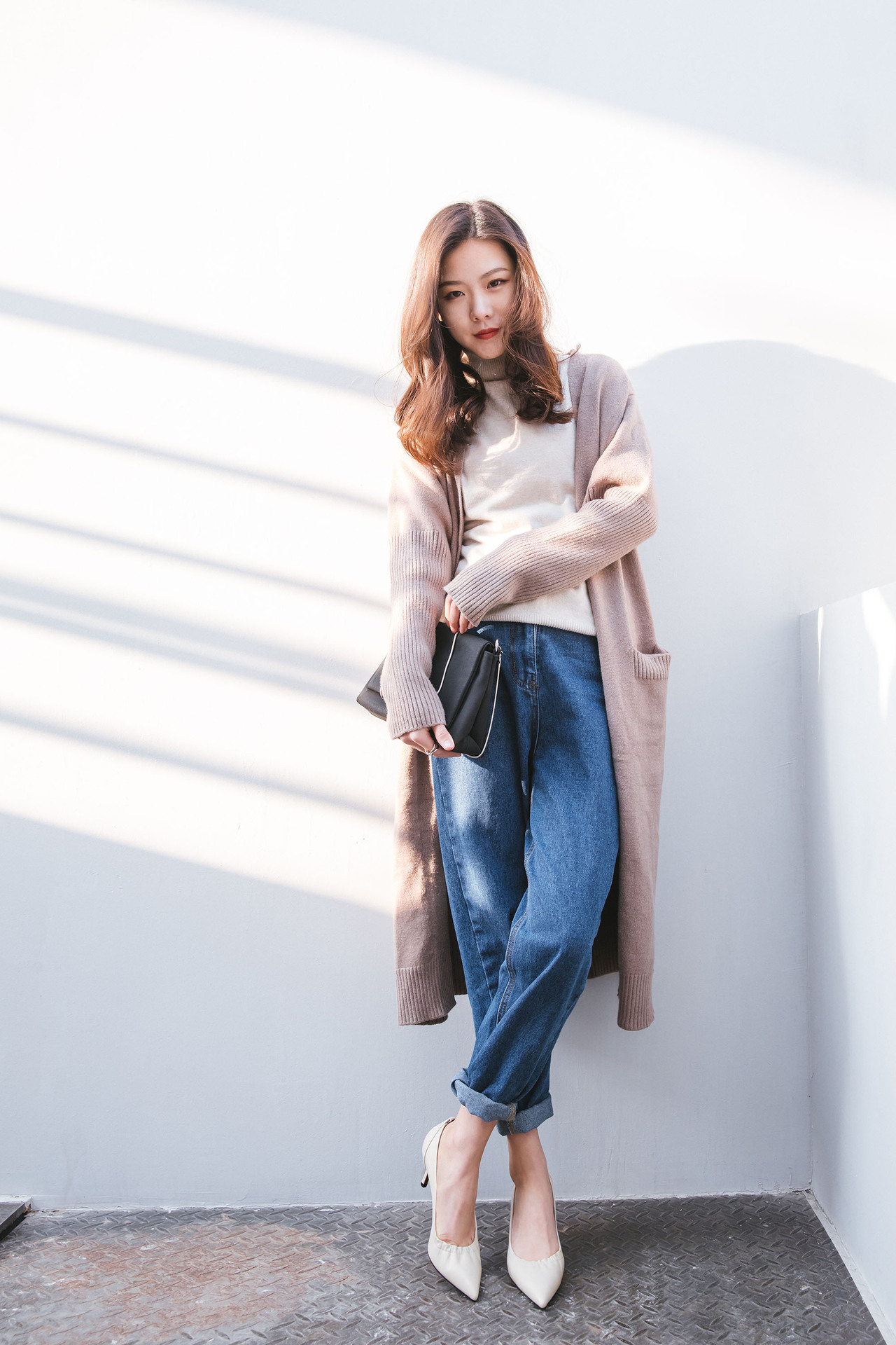 2019新款春季女鞋瓢鞋浅口尖头细跟软皮单鞋女真皮中跟米白色皮鞋