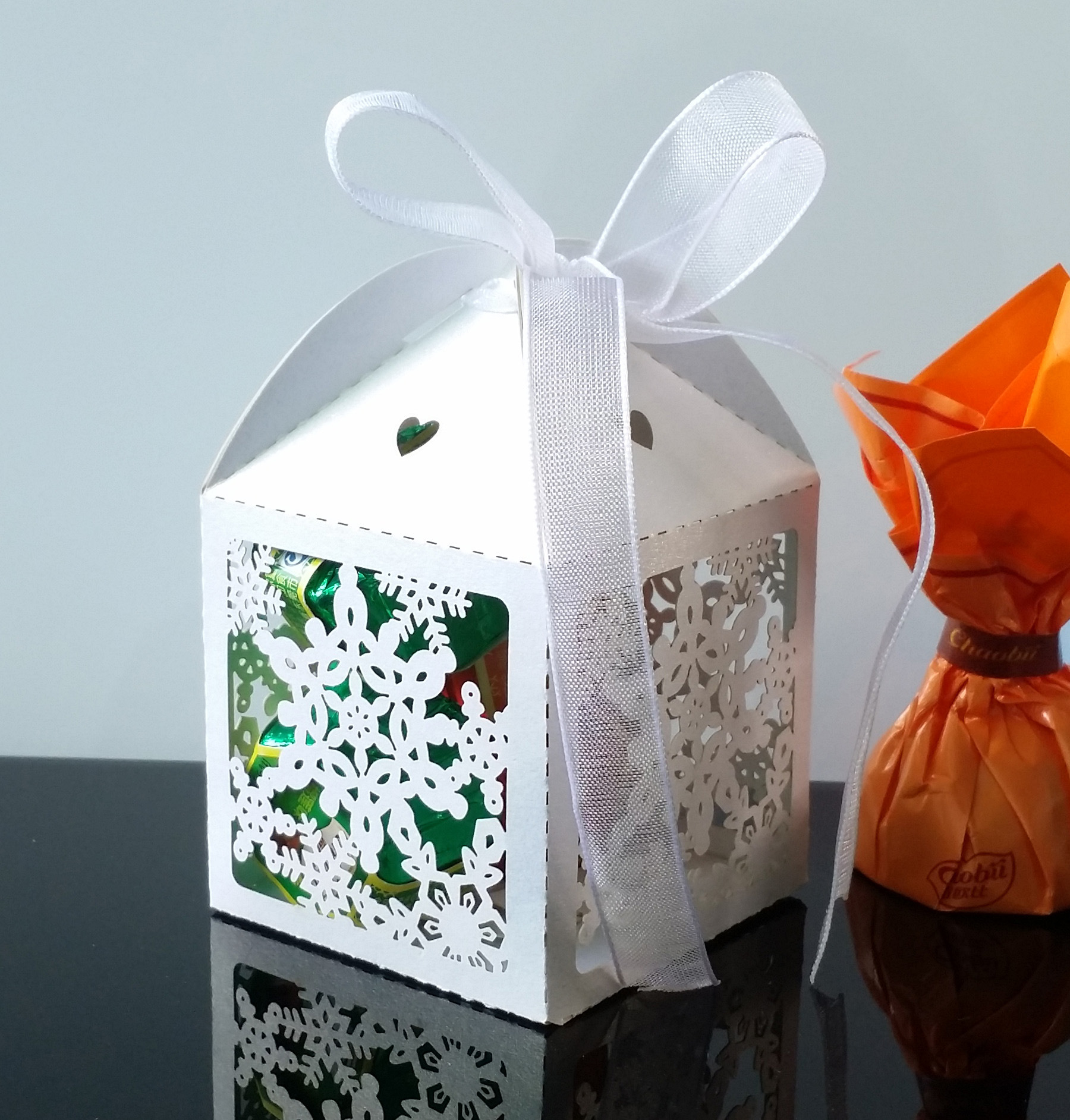 花/蛋糕围边/镭射镂空喜糖盒/各种包装激光镂空纸盒套/镂空贺卡/请柬