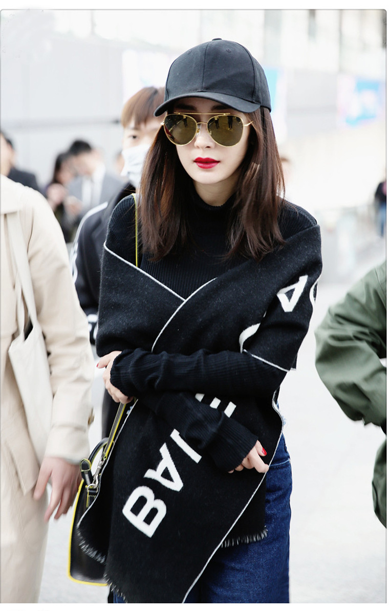 围巾女冬新款水貂绒披肩明星杨幂同款黑白字母百搭加厚保暖长围脖