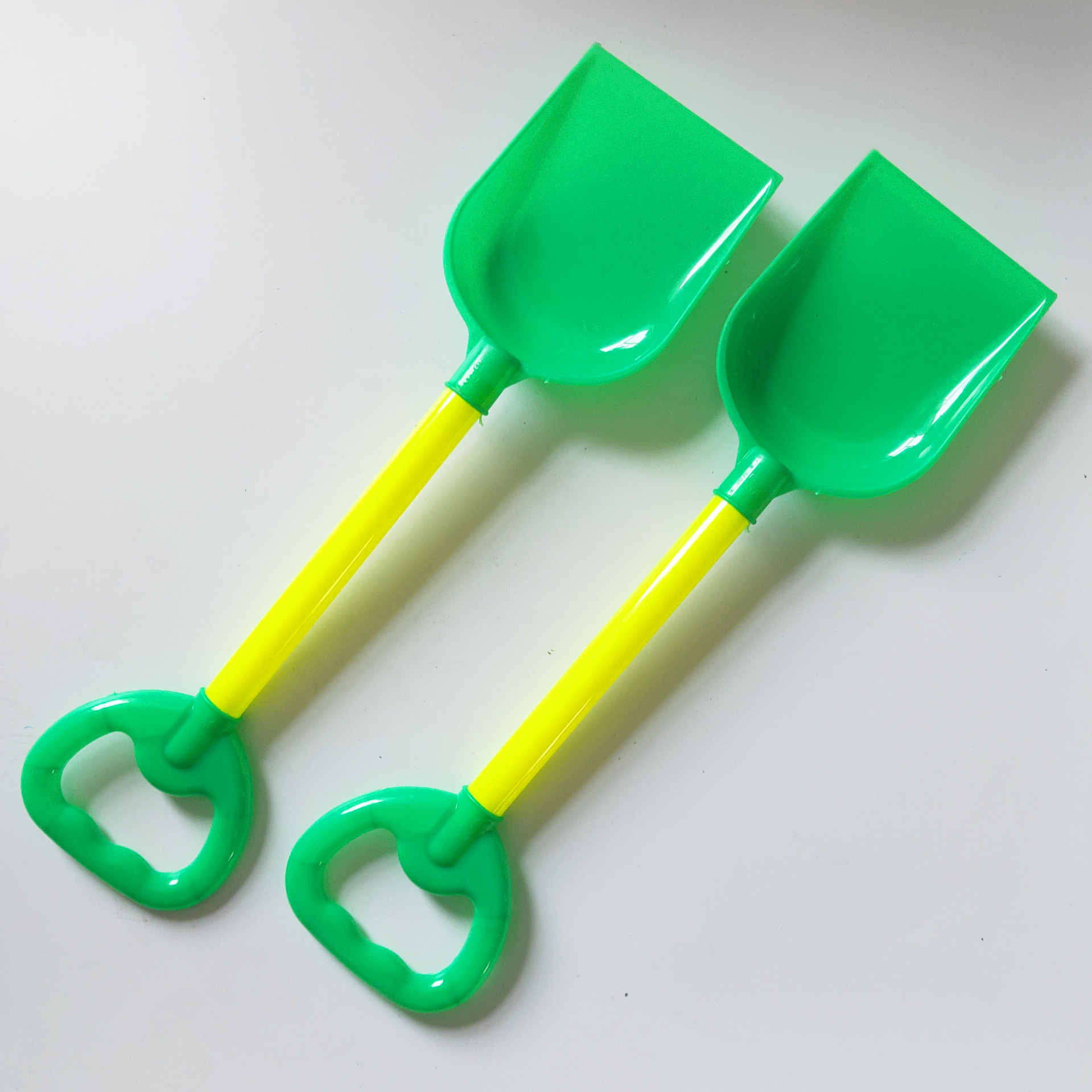 g2019新款 夏天沙滩玩具儿童铲子塑料戏水玩沙工具公园摆摊玩具