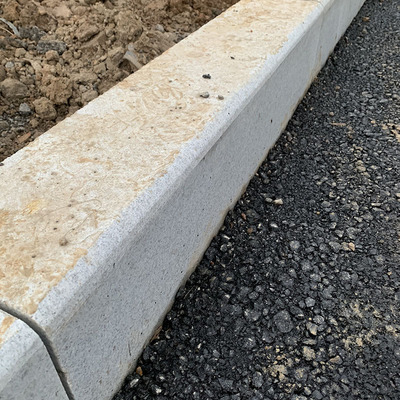 芝麻灰路侧石隔离拦路石 火烧路沿石芝麻灰花岗岩 道路路边石