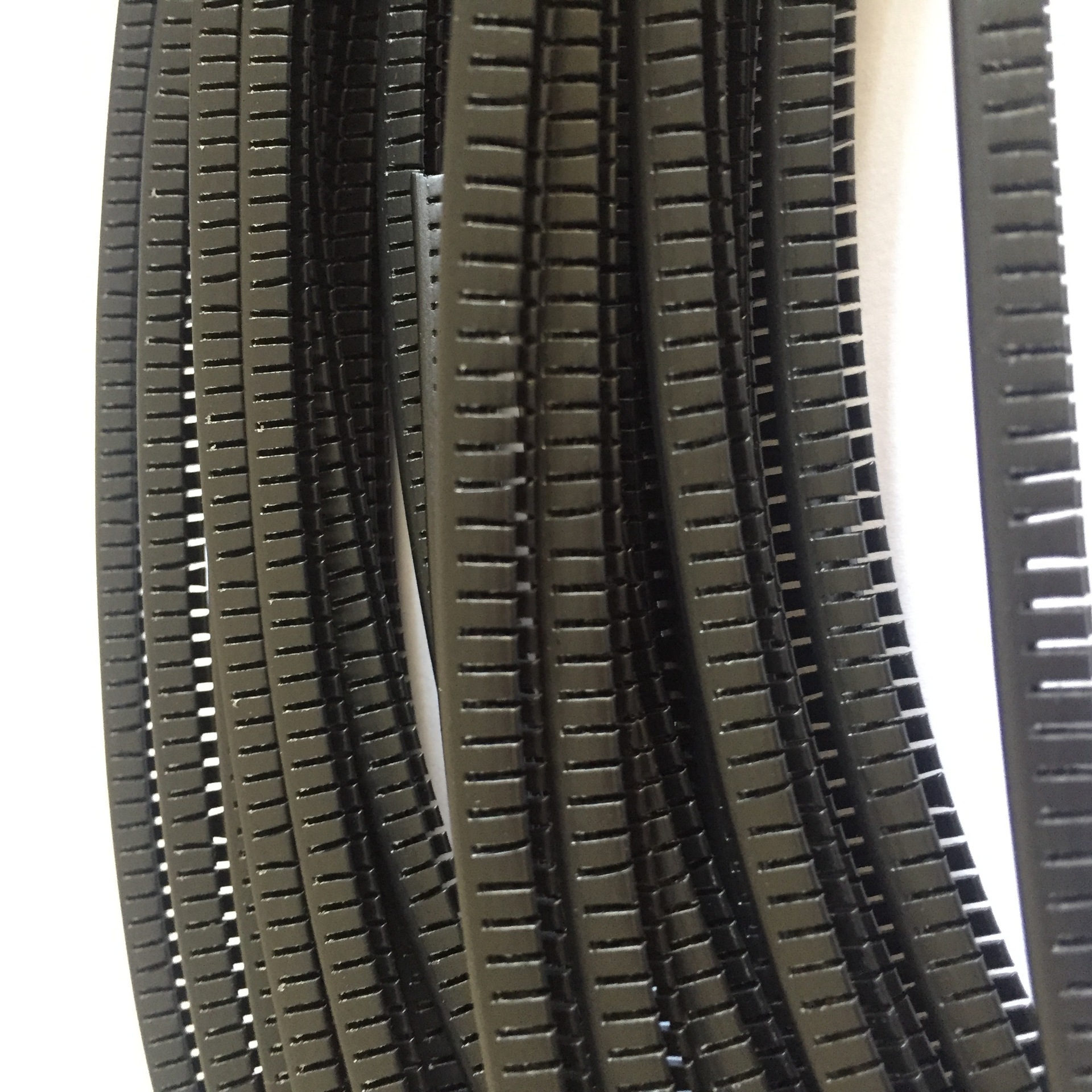 sgs护线套绝缘保护套齿形保护套狗牙带活用护套u型护线齿带胶护套