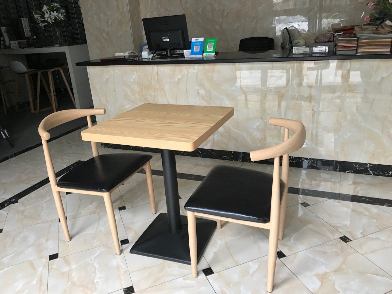 厂家直销奶茶店桌椅组合快餐店成套桌椅组合东莞餐桌椅定制