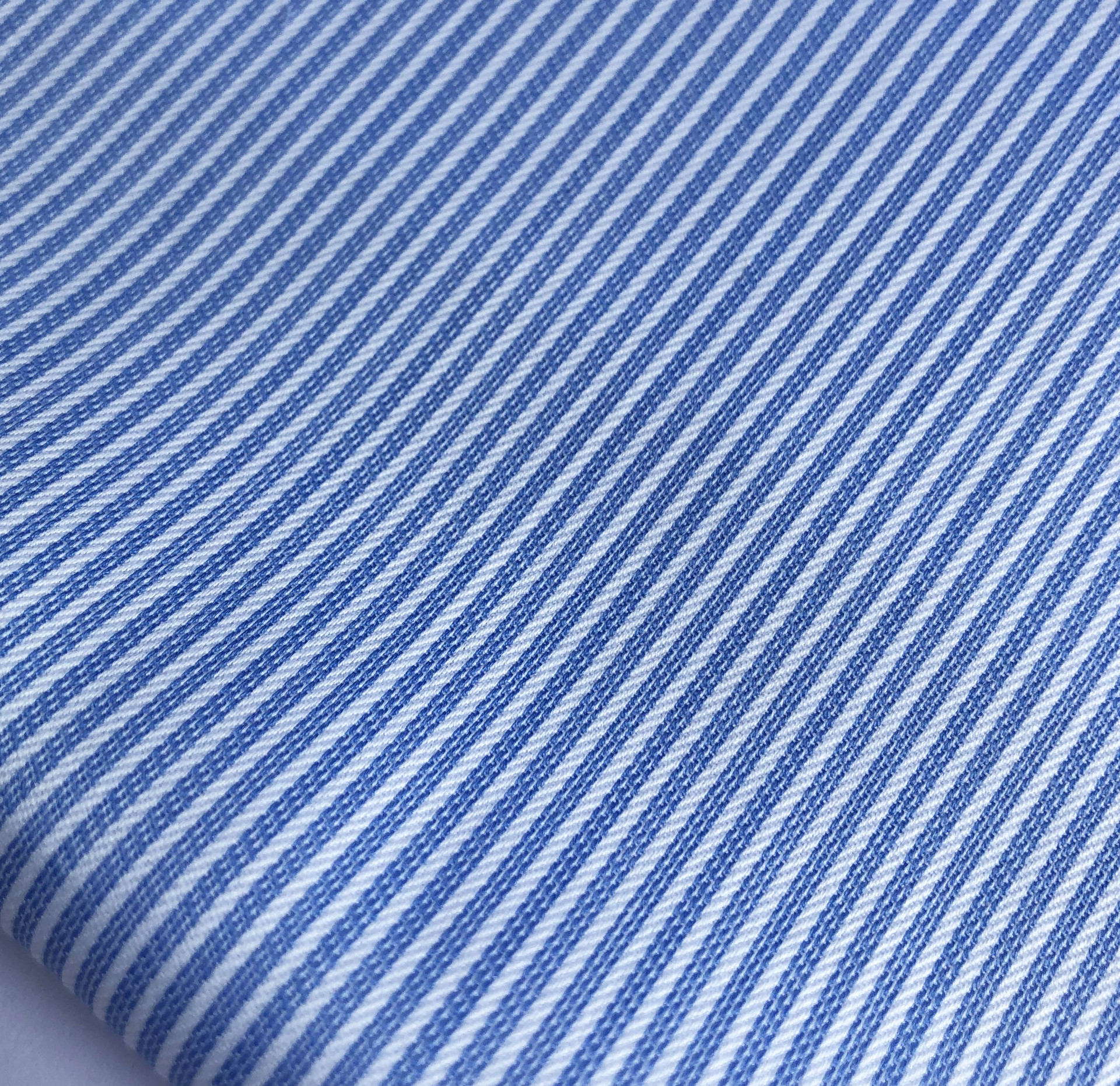 厂家直销100s/2竹纤维天丝棉间条亲肤处理衬衫面料职业装衬衣面料