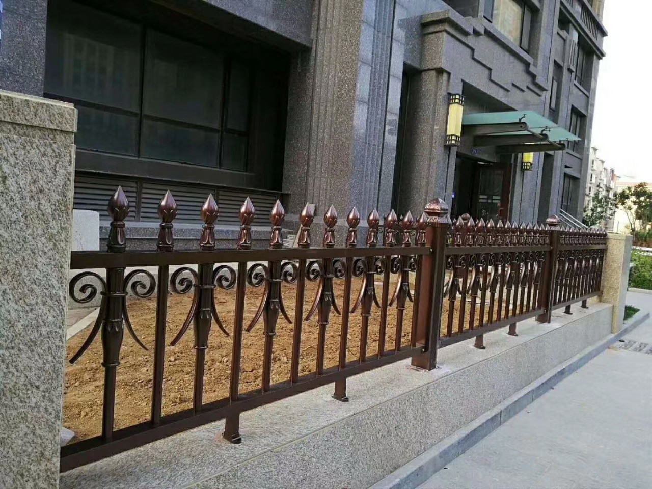 铝艺护栏小院铝艺护栏庭院铝艺护栏别墅铝艺护栏江苏靖江生产厂家