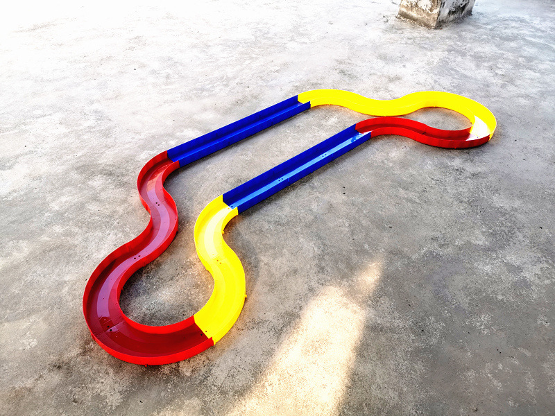 四驱车跑道彩色赛道跑道四驱车轨道单轨家庭适配玩具车通用小跑道