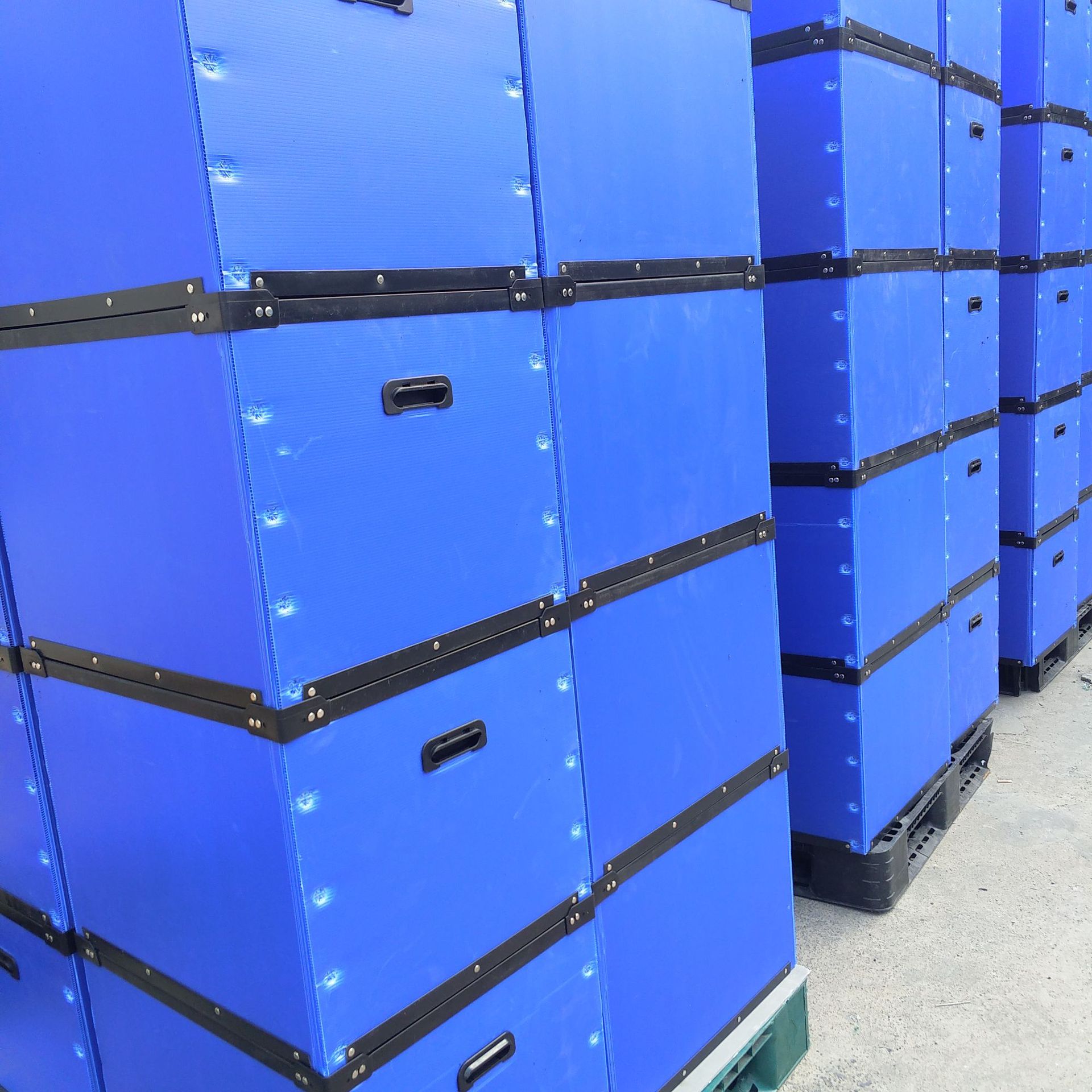 厂家生产中空板周转箱 带刀卡塑胶中空板骨架箱定制纸箱型中空箱