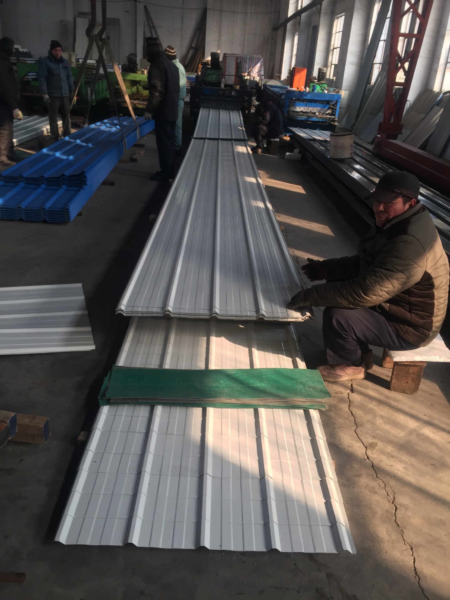 天津201/304/316l屋面压型瓦 740/800/900型彩色不锈钢瓦楞板