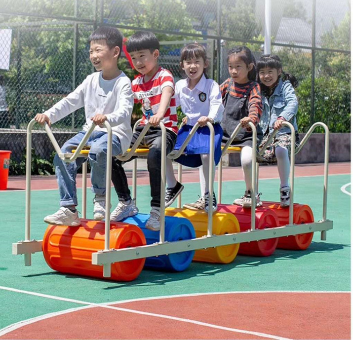 新款户外七彩滚筒竞技赛车幼儿园多人协力车儿童团队协助车滚滚车